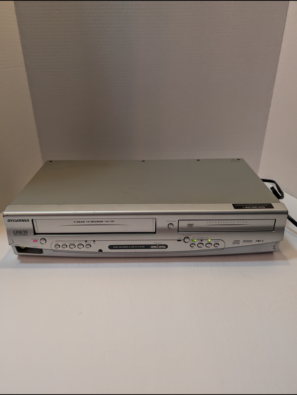 Sylvania DVD & VCR Combo Player DV200SL8